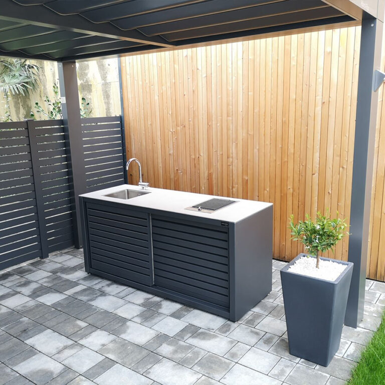 outdoor kitchen