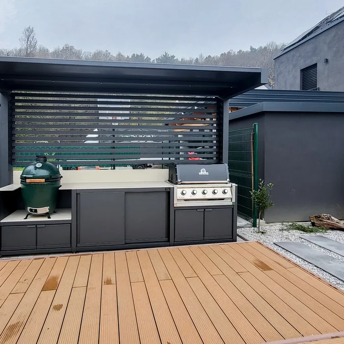 Sommerküche mit Carport