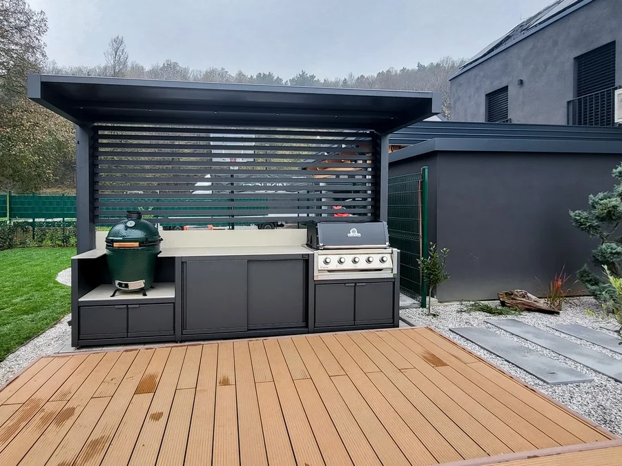 Sommerküche mit Carport