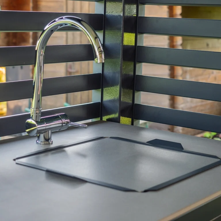 Sink cover to increase workspace in Dukin outdoor kitchen