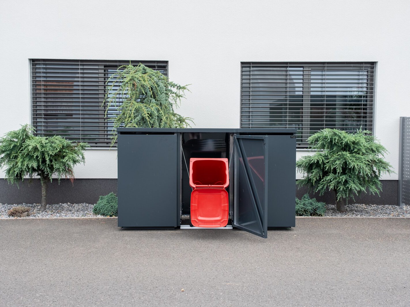 StyleOUT BASIC waste bin enclosure installed next to a house